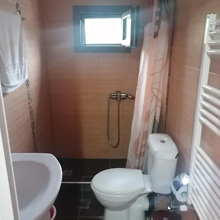 Domna's * Peraía